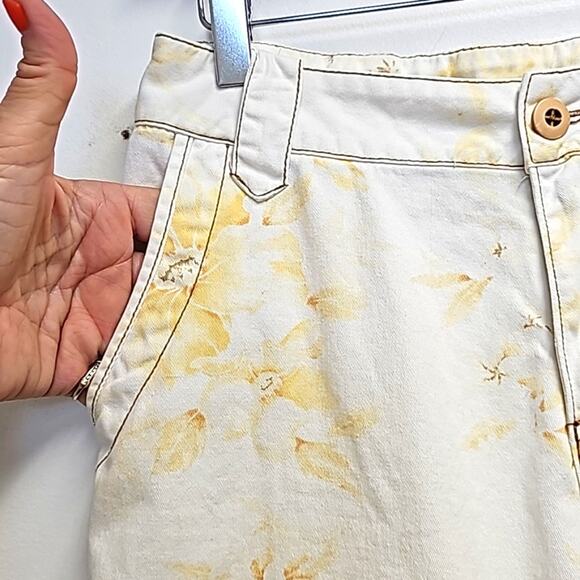 Paradise Shores Cream w/Gold Floral Print Shorts Zip & Button Closure Womens 6 - Picture 5 of 11